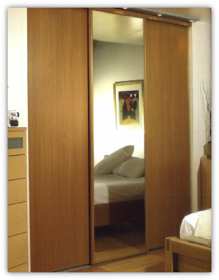 Solitaire in beech with full mirror door